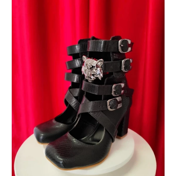 Ankle Boot Insane Doll Preta | Salto Bloco 9cm com Fivelas