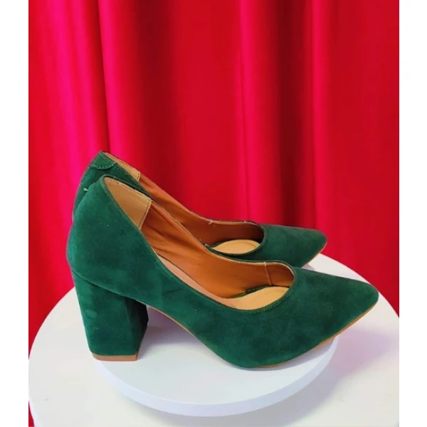 Scarpin Merci Verde Oliva | Camurça Vintage com Salto Bloco