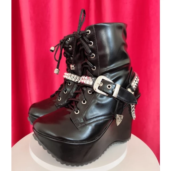 Coturno Plataforma Grunge Punk Preto | Altura 11cm com Fivelas