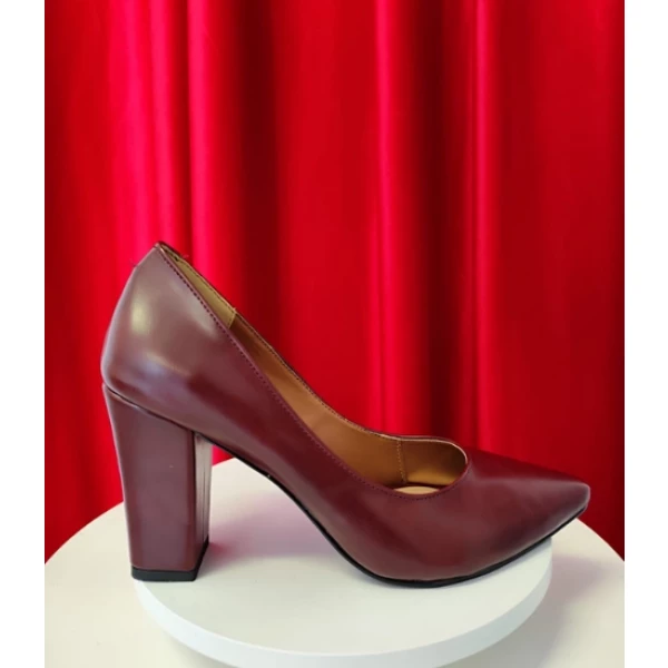 Scarpin Merci Ruby Vermelho | Salto Alto Bloco Elegante
