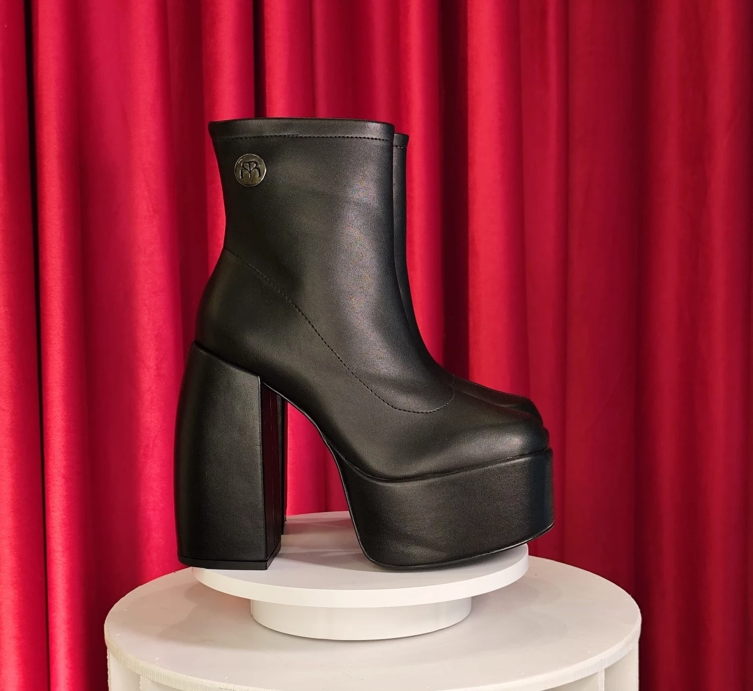 Bota Grins