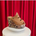 Anabela Cobra Marrom | Estilo Animal Print e Conforto